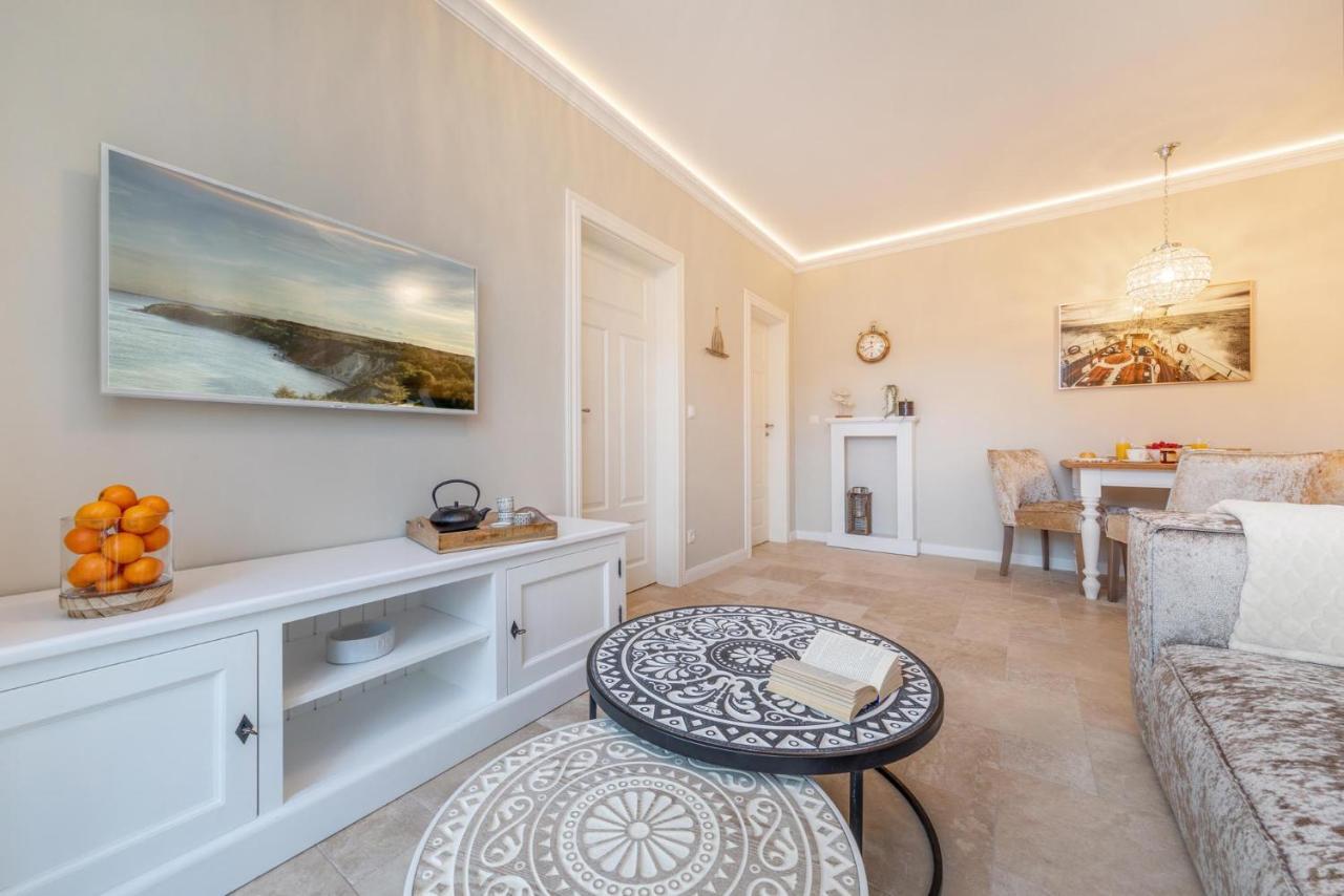 Traumhaus Unter Reet Apartment Zingst Exterior photo